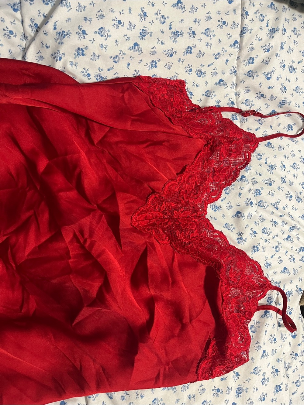 La Vie En Rose Red Lace Satin Chemise - Picture 3 of 3